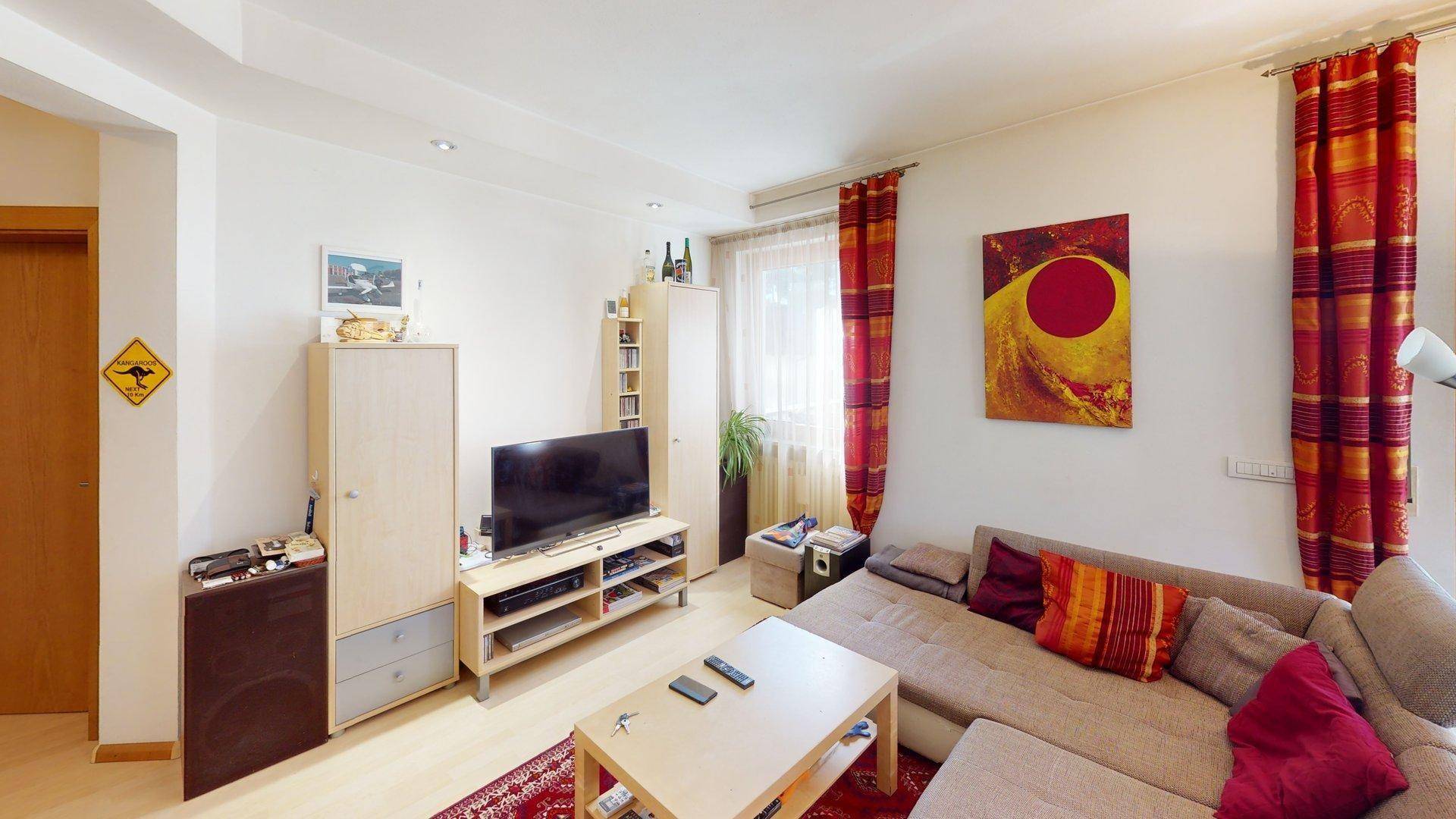 Meran-Merano-Wohnung-zu-verkaufen-vendesi-appartamento-kaufen-acquistare-Untermais-Maia-Bassa-Petrarca-Balkon-balcone-Stellplatz-posto-macchina-Seeber-Immobilien-nacktes-Eigentum-Investition-Geldanlage-nuda-proprietà-investimento-Wohnzimmer-angolo-cottura-soggiorno-Kochecke-Fenster-finestra-Bad-bagno-Schlafzimmer-camera-ripostiglio-Abstellkammer-Süd-West-sud-ovest-Kamin-Klima-aria-condizionata