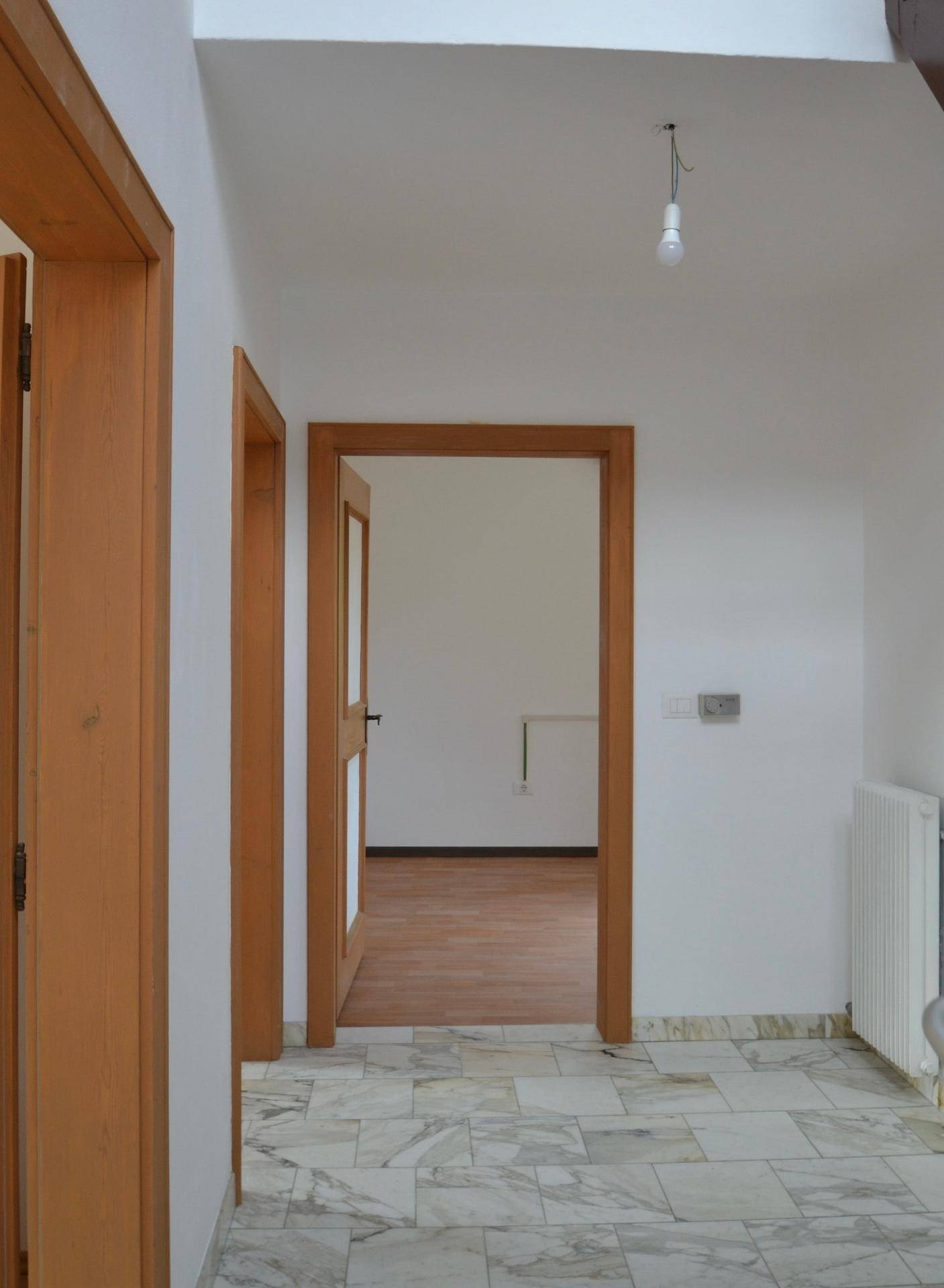 Einfamilienhaus in Latsch – zentrumsnahes Traumhaus mit großer Garage und viel Platz zu verkaufen | Casa unifamiliare in vendita a Laces – posizione centrale, garage spazioso, tanto spazio e grande opportunità | Detached house for sale in Latsch – central location, large garage, lots of space and a unique real estate opportunity.