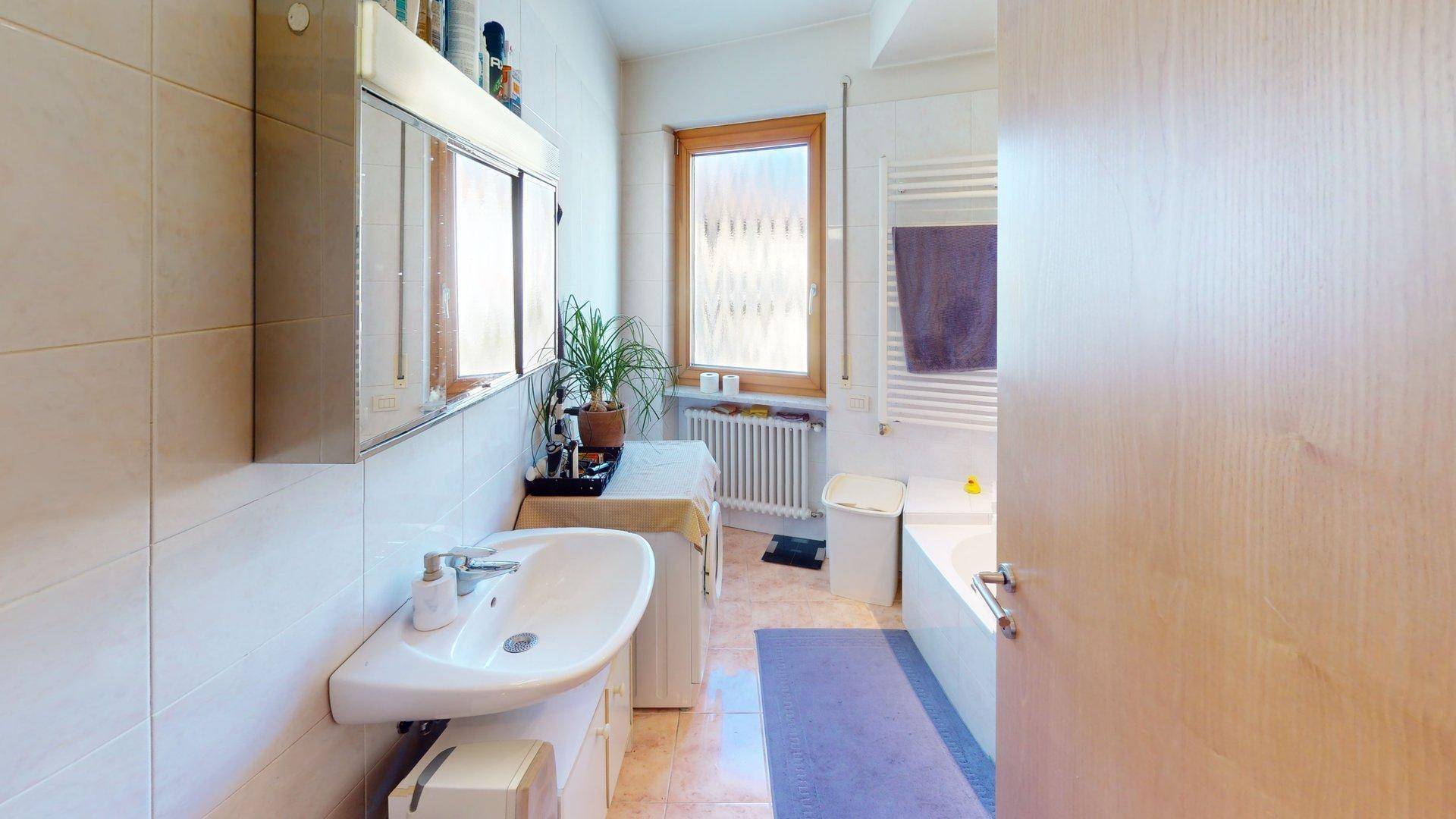 Meran-Merano-Wohnung-zu-verkaufen-vendesi-appartamento-kaufen-acquistare-Untermais-Maia-Bassa-Petrarca-Balkon-balcone-Stellplatz-posto-macchina-Seeber-Immobilien-nacktes-Eigentum-Investition-Geldanlage-nuda-proprietà-investimento-Wohnzimmer-angolo-cottura-soggiorno-Kochecke-Fenster-finestra-Bad-bagno-Schlafzimmer-camera-ripostiglio-Abstellkammer-Süd-West-sud-ovest-Kamin-Klima-aria-condizionata