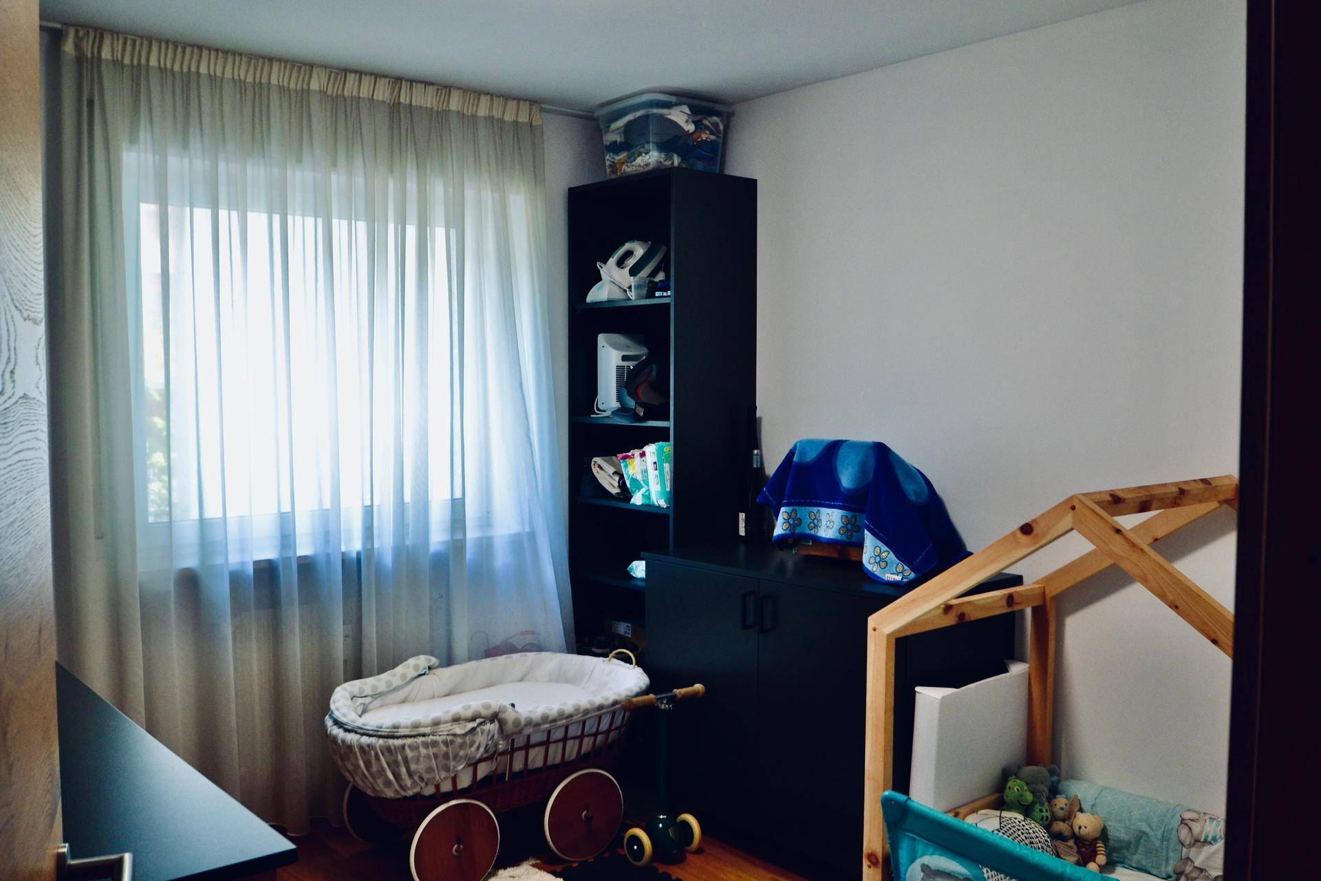 Top-saniertes 3-Zimmer-Wohnjuwel im Burggrafenamt – Ruhe, Bergblick & Qualität vereint! / Trilocale ristrutturato nel cuore del Burgraviato: tranquillità, vista montagne e comfort / Renovated 3-room apartment in Burggrafenamt – peace, mountain views & lifestyle.