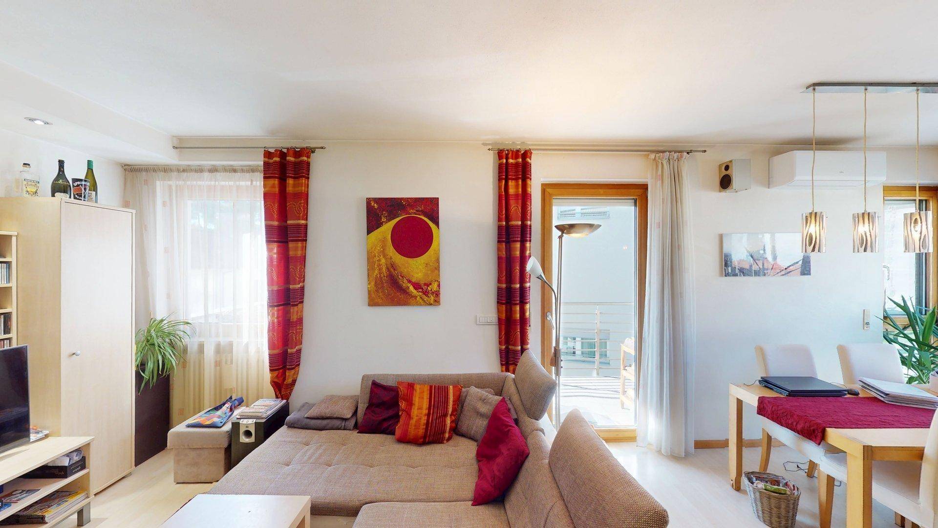 Meran-Merano-Wohnung-zu-verkaufen-vendesi-appartamento-kaufen-acquistare-Untermais-Maia-Bassa-Petrarca-Balkon-balcone-Stellplatz-posto-macchina-Seeber-Immobilien-nacktes-Eigentum-Investition-Geldanlage-nuda-proprietà-investimento-Wohnzimmer-angolo-cottura-soggiorno-Kochecke-Fenster-finestra-Bad-bagno-Schlafzimmer-camera-ripostiglio-Abstellkammer-Süd-West-sud-ovest-Kamin-Klima-aria-condizionata