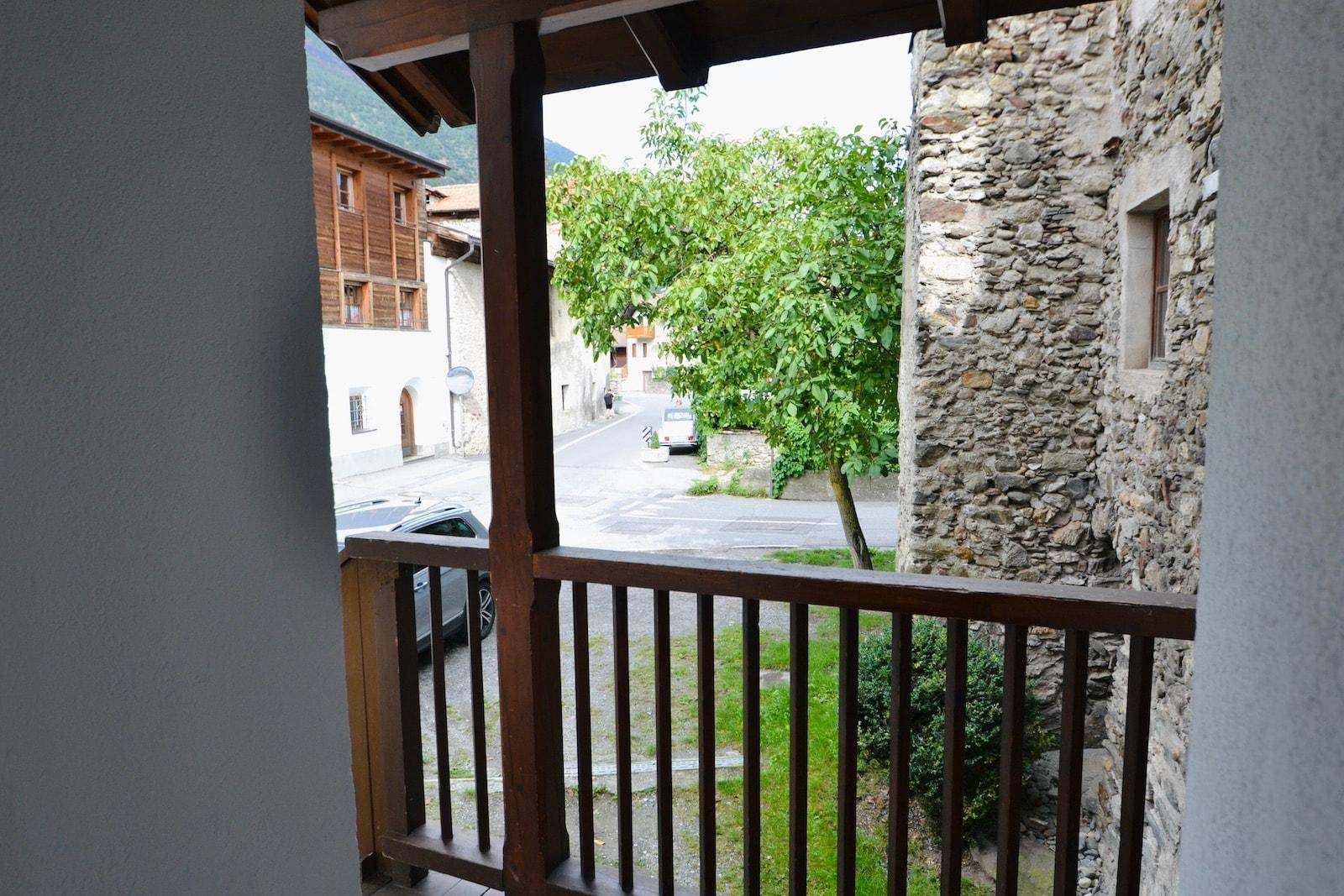 Einfamilienhaus in Latsch – zentrumsnahes Traumhaus mit großer Garage und viel Platz zu verkaufen  Casa unifamiliare in vendita a Laces – posizione centrale, garage spazioso, tanto spazio e grande opportunità  Detached house for sale in Latsch – central location, large garage, lots of space and a unique real estate opportunity.
