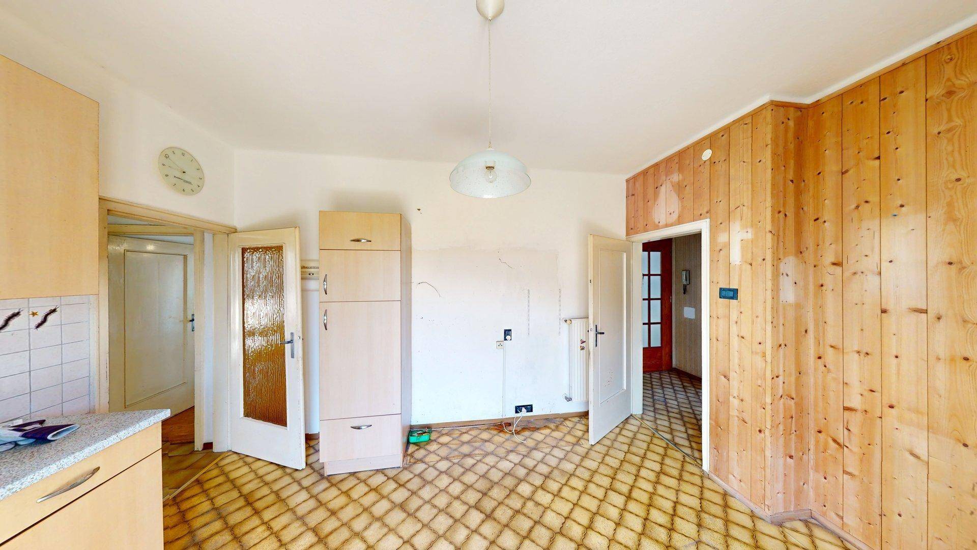 Lana-trilocale-quadrilocale-Dreizimmerwohnung-Vierzimmerwohnung-renovieren-ristrutturare-Balkon-balcon-Autostellplatz-posto macchina-cantina-Keller-nicht konventioniert-non convenzionato