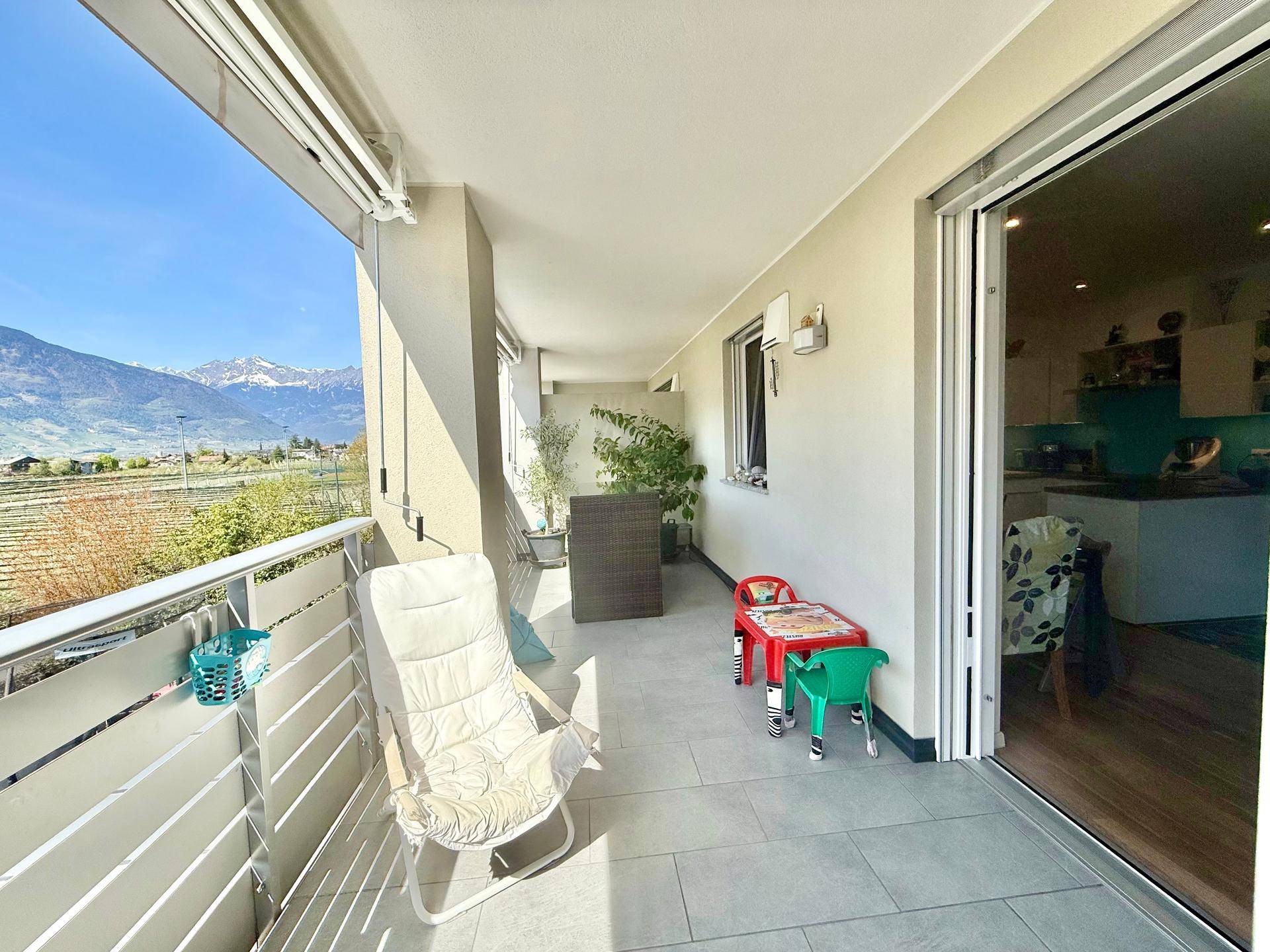 Dreizimmerwohnung-trilocale-Burgstall-Postal-Burgraviato-Burggrafenamt-Terrasse-terrazza