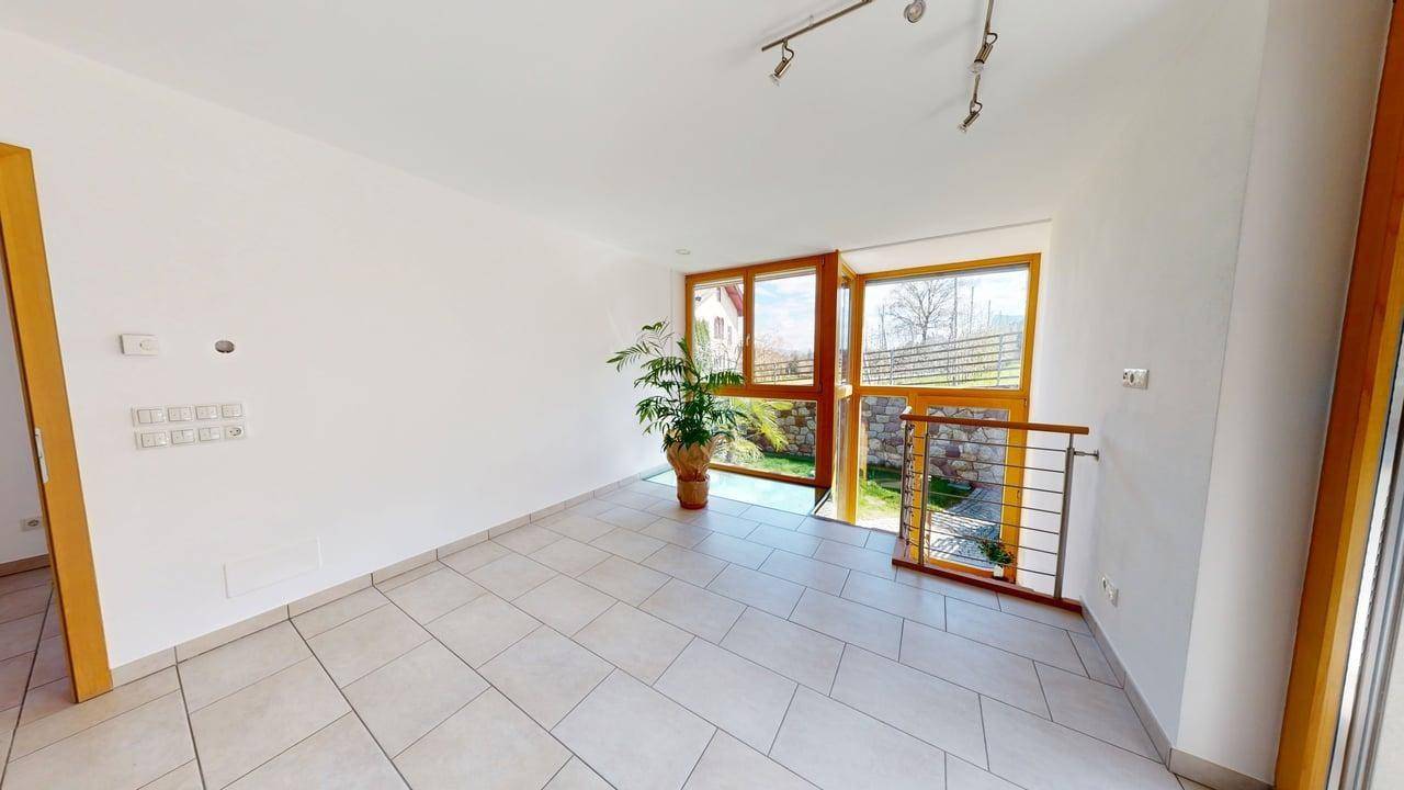 Völlan-Foiana-Wohnung-appartamento-Garten-giardino-Keller-cantina-garage-Garage-Ferienwohnung-hell-luminoso-Zweizimmerwohnung-bilocale-trilocale-Dreizimmerwohnung