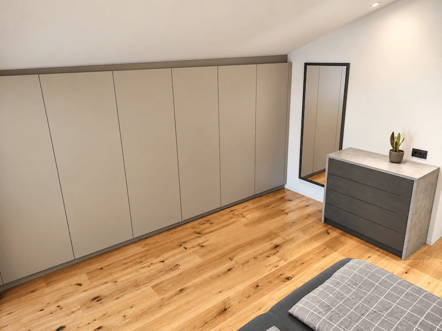 Schlafzimmer mit langen Einbauschränken, Holzboden und einem modernen Spiegel.