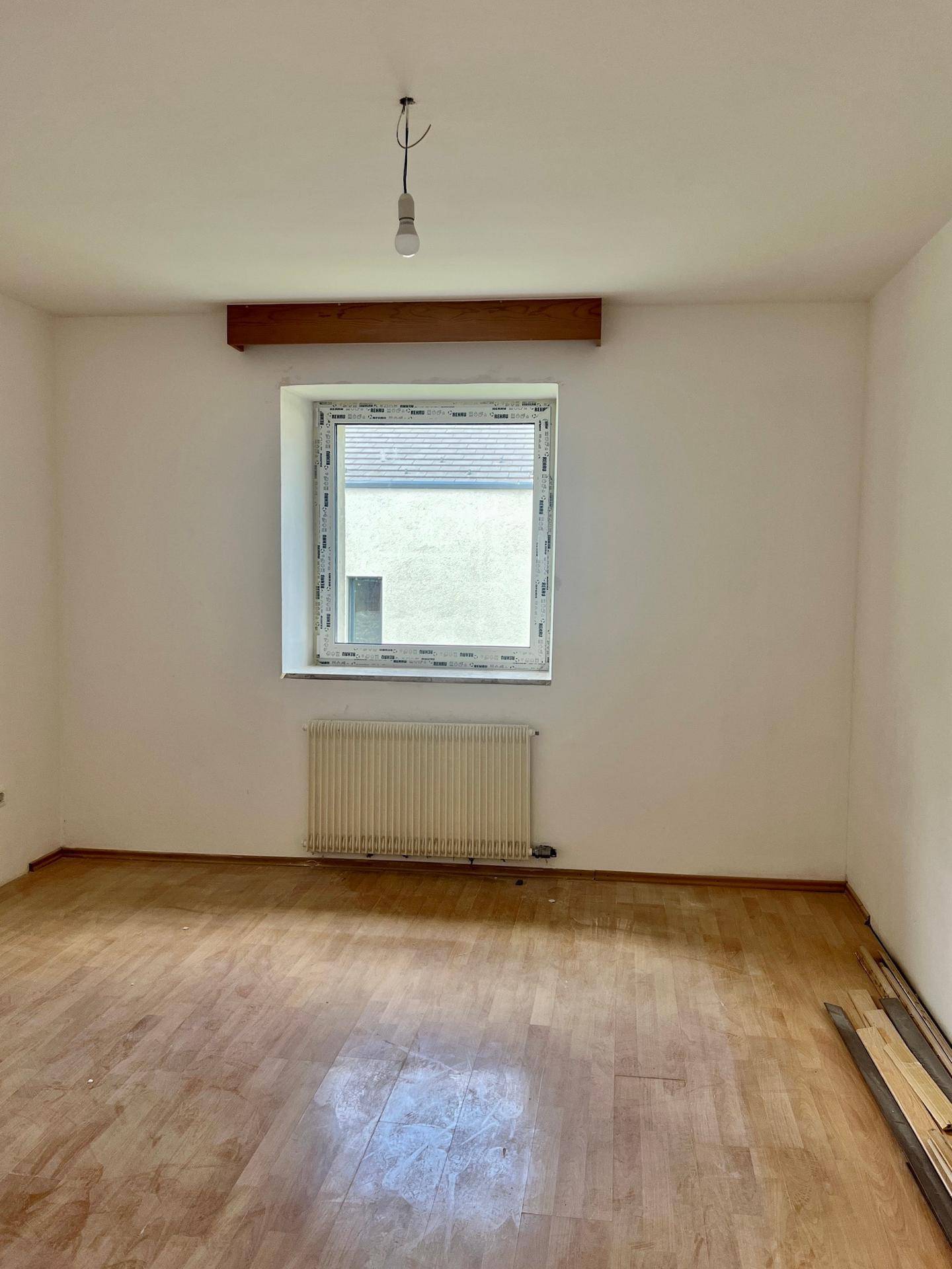 Einfamilienhaus in Latsch – zentrumsnahes Traumhaus mit großer Garage und viel Platz zu verkaufen  Casa unifamiliare in vendita a Laces – posizione centrale, garage spazioso, tanto spazio e grande opportunità  Detached house for sale in Latsch – central location, large garage, lots of space and a unique real estate opportunity.