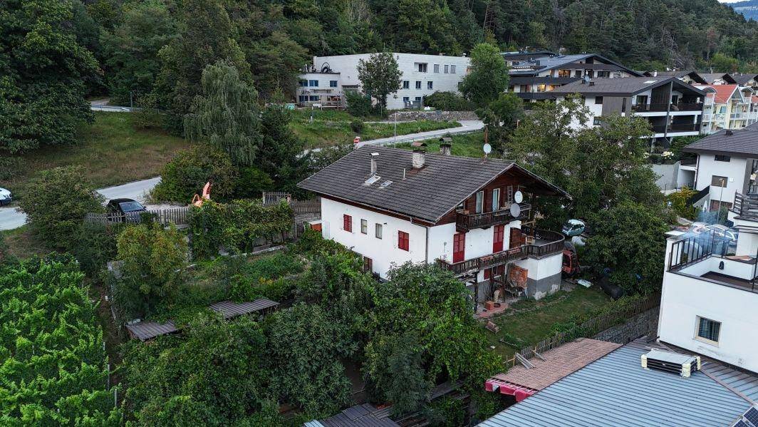Schabs-Wohnhaus-Immobilie-Verkauf-Neubau-Gewerbezone-Luxus-Sanierung-Aussicht-Ferienwohnung-Landwirtschaftliche Grün-Berge-Bahnhof
