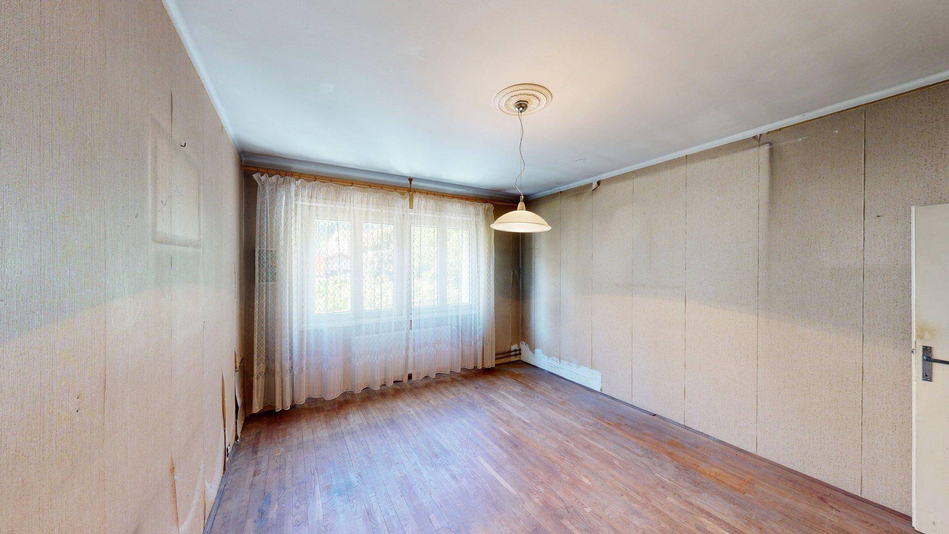 Lana-trilocale-quadrilocale-Dreizimmerwohnung-Vierzimmerwohnung-renovieren-ristrutturare-Balkon-balcon-Autostellplatz-posto macchina-cantina-Keller-nicht konventioniert-non convenzionato