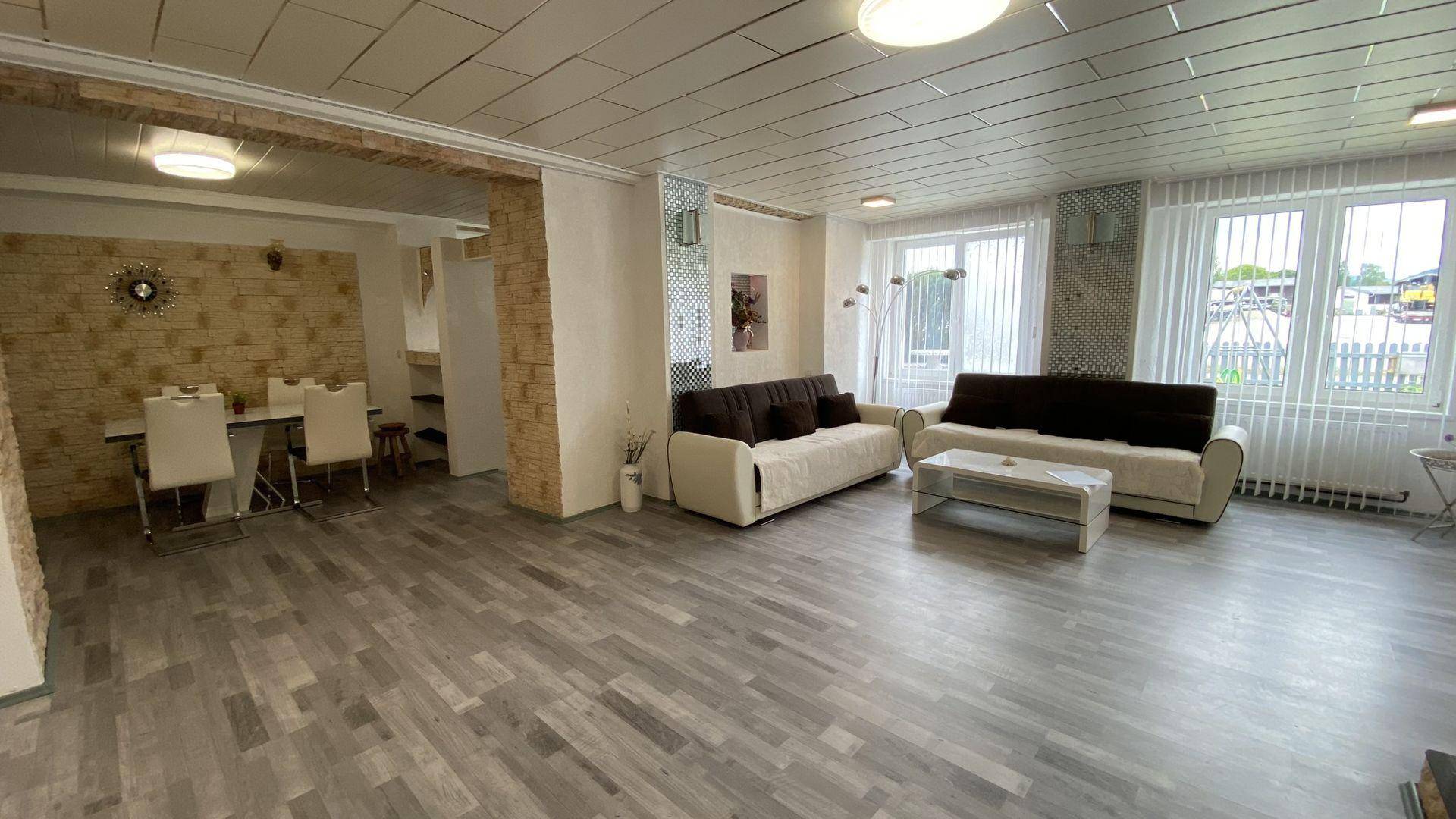 Wohnzimmer samt Essplatz
