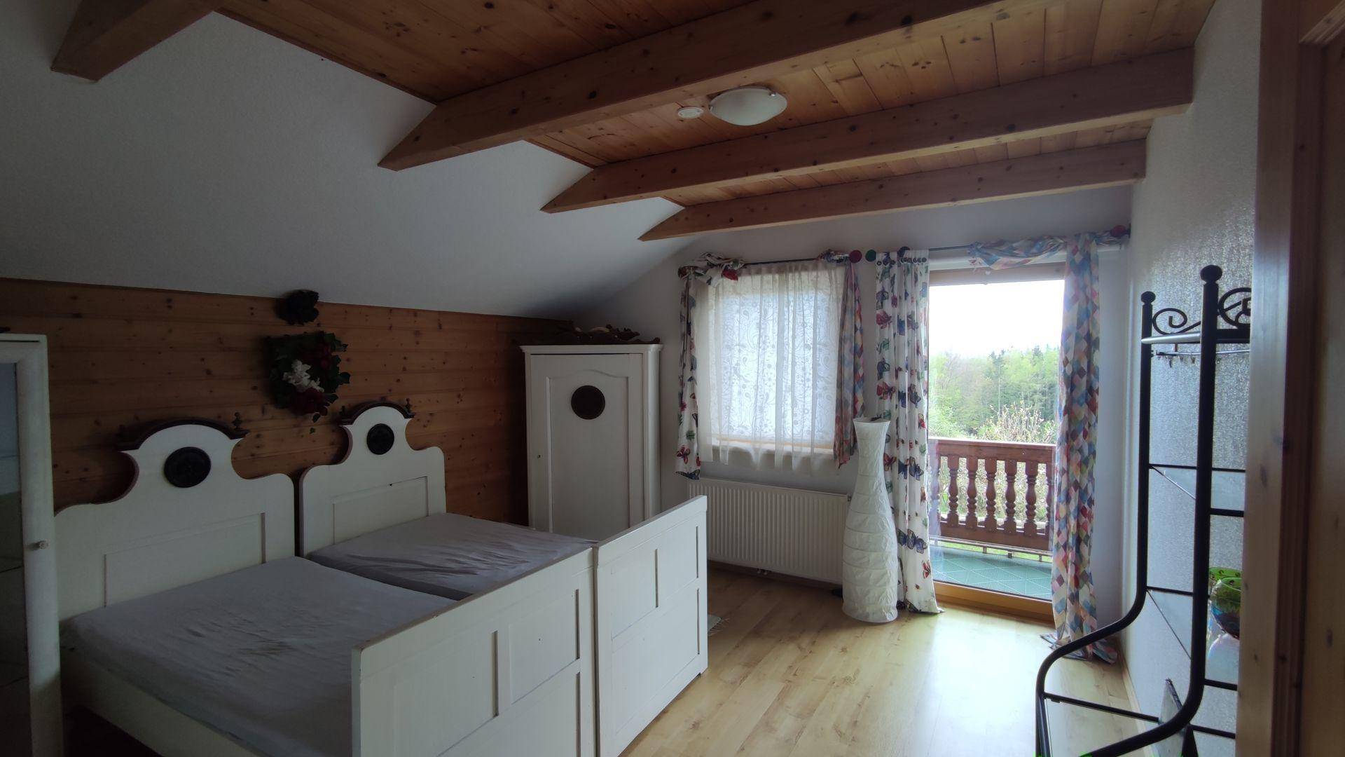 Schlafzimmer 1