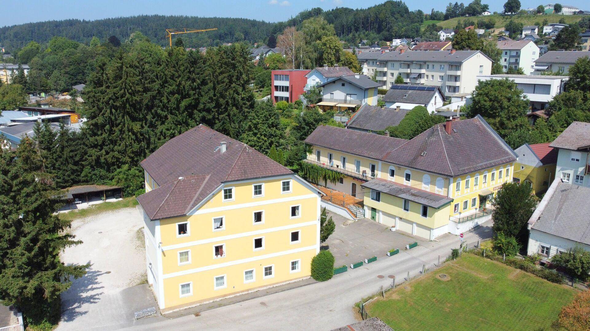 Gesamte Liegenschaft