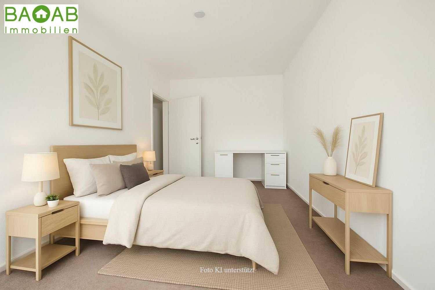 Ruhiges Schlafzimmer mit Doppelbett, Nachttischen, Schreibtisch und heller, freundlicher Einrichtung.