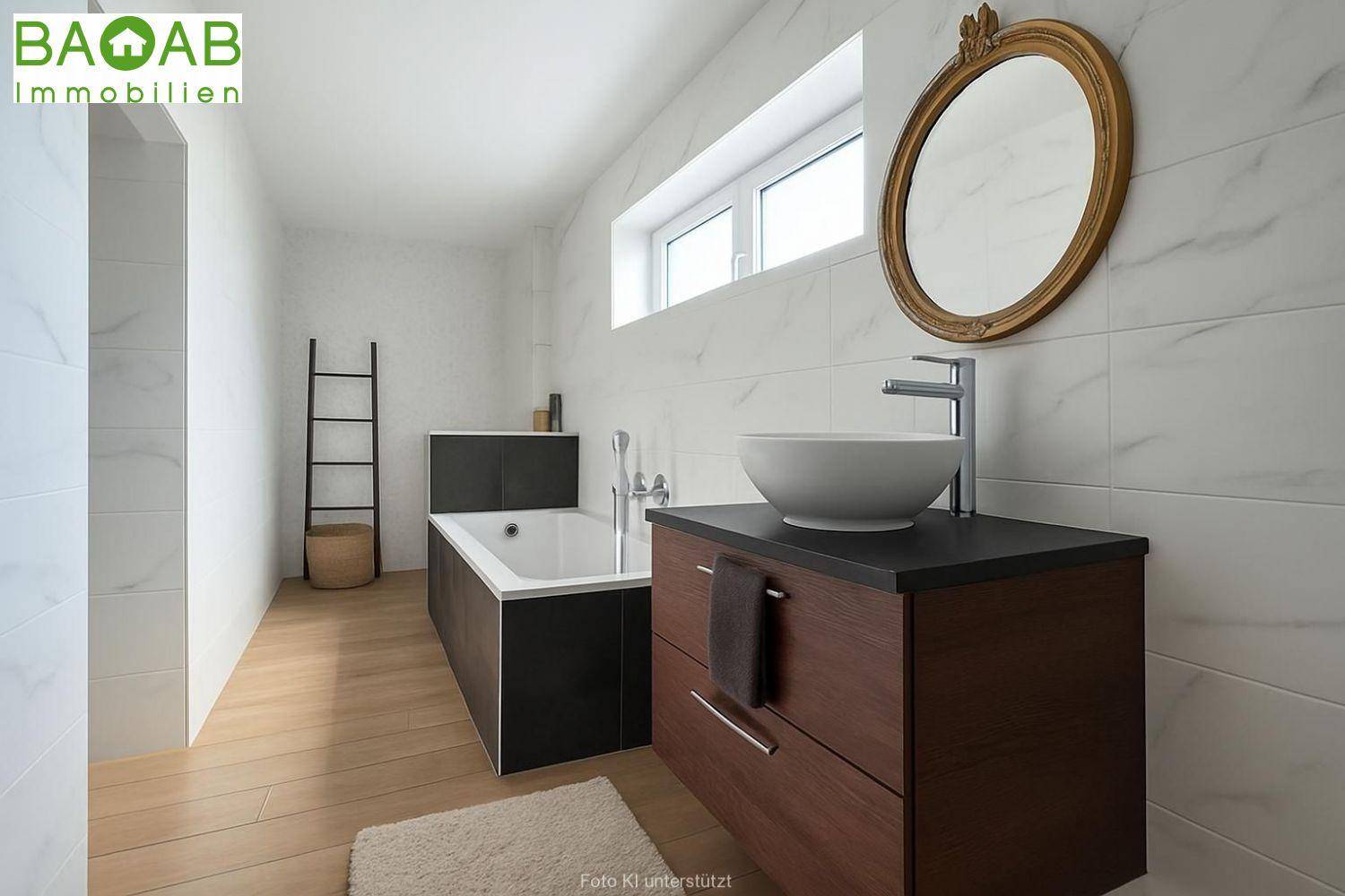 Helles, modernes Badezimmer mit Badewanne, stilvollem Waschbecken und Fenster für Tageslicht.