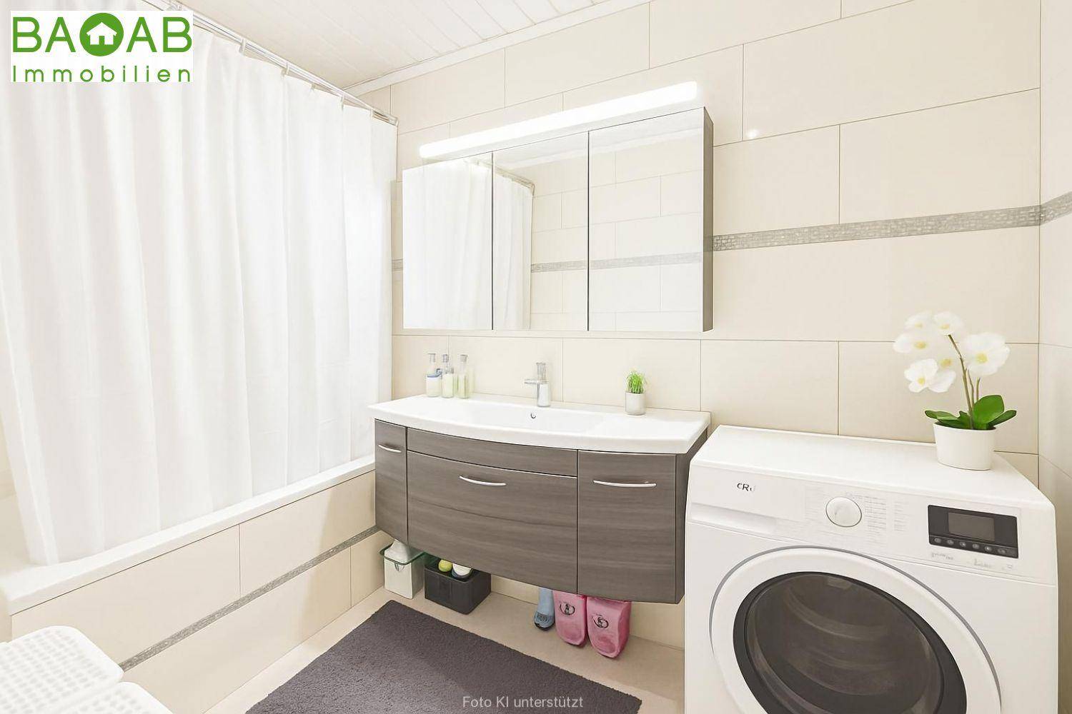Modernes Badezimmer mit Badewanne, Waschbeckenunterschrank und Waschmaschine.