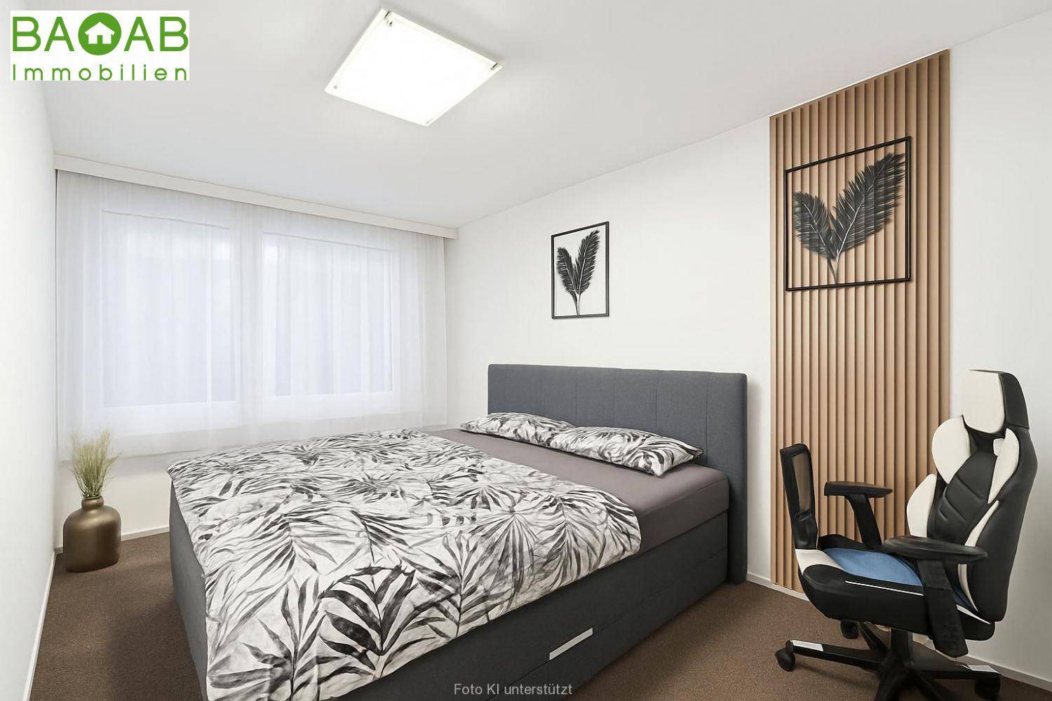 Modernes Schlafzimmer mit Holzwandakzent, großem Bett und Schreibtischstuhl.
