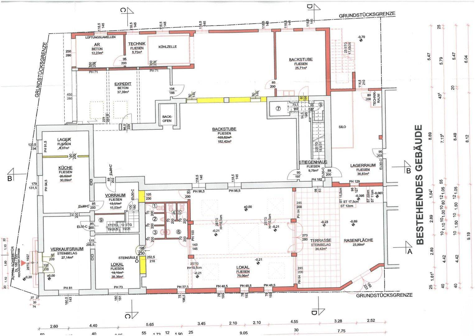 Grundriss des Erdgeschosses mit Verkaufsräumen, Küche und Backstube.