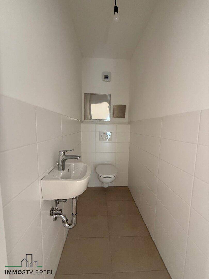 WC mit Waschbecken