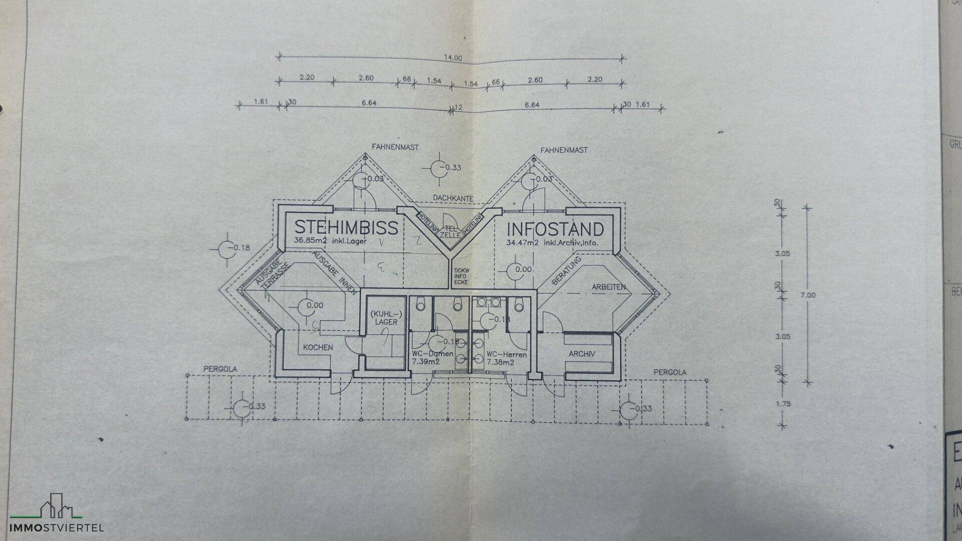 Grundriss des Gebäudes mit Aufteilung in Stehimbiss, Infostand, Küche und Toilettenbereiche.