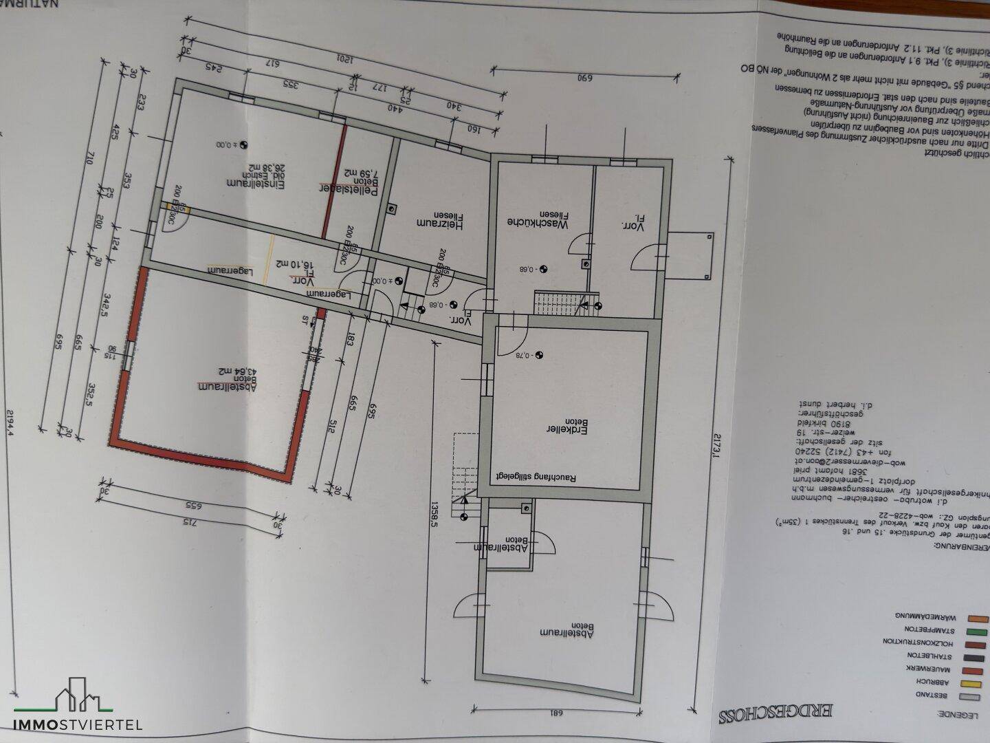 Grundriss des Erdgeschosses mit verschiedenen Abstellräumen, Heizraum, Waschküche und Kellerabteilen.