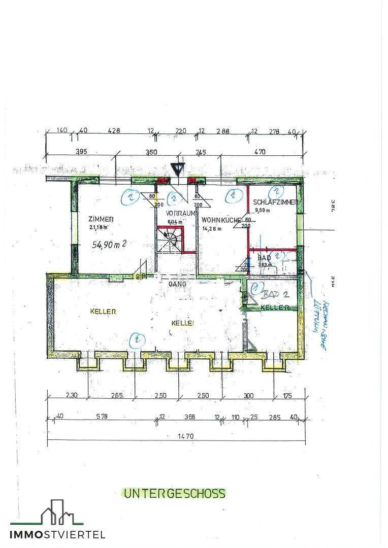 Handgezeichneter Grundriss des Untergeschosses mit Zimmern und Kellerbereichen.