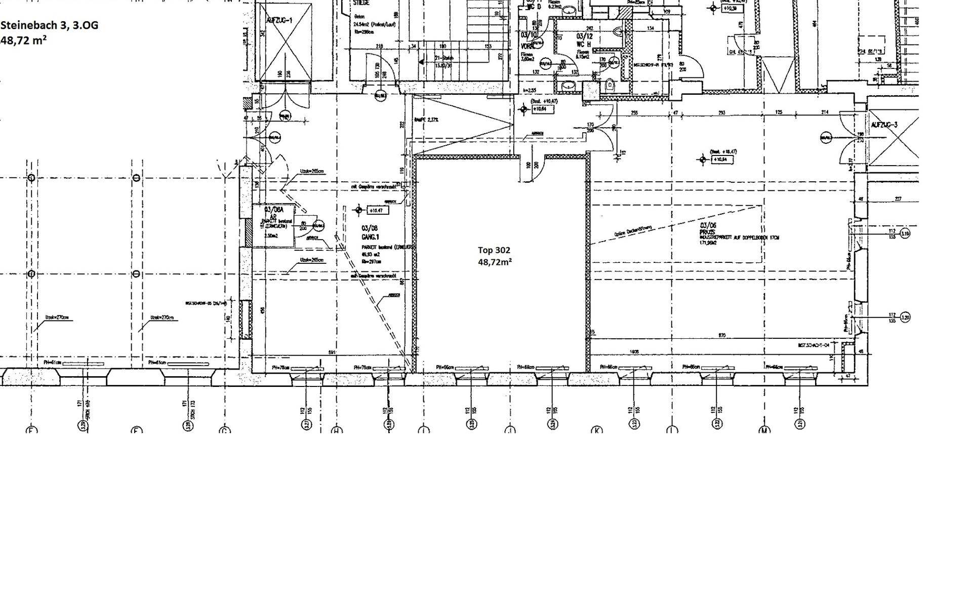 Grundrissplan eines Geschosses mit verschiedenen Räumen und Treppenhaus.