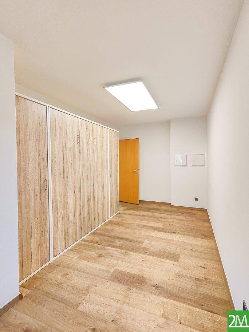 Zimmer 2 mit Einbaukasten (straßenseitig)