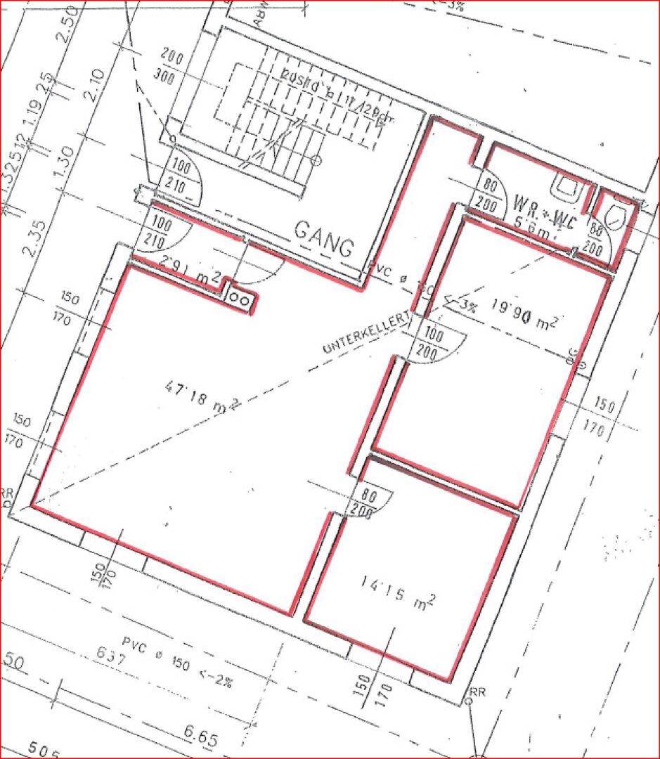 Grundrissplan mit verschiedenen Räumen, Flächenangaben und einem Treppenhaus.