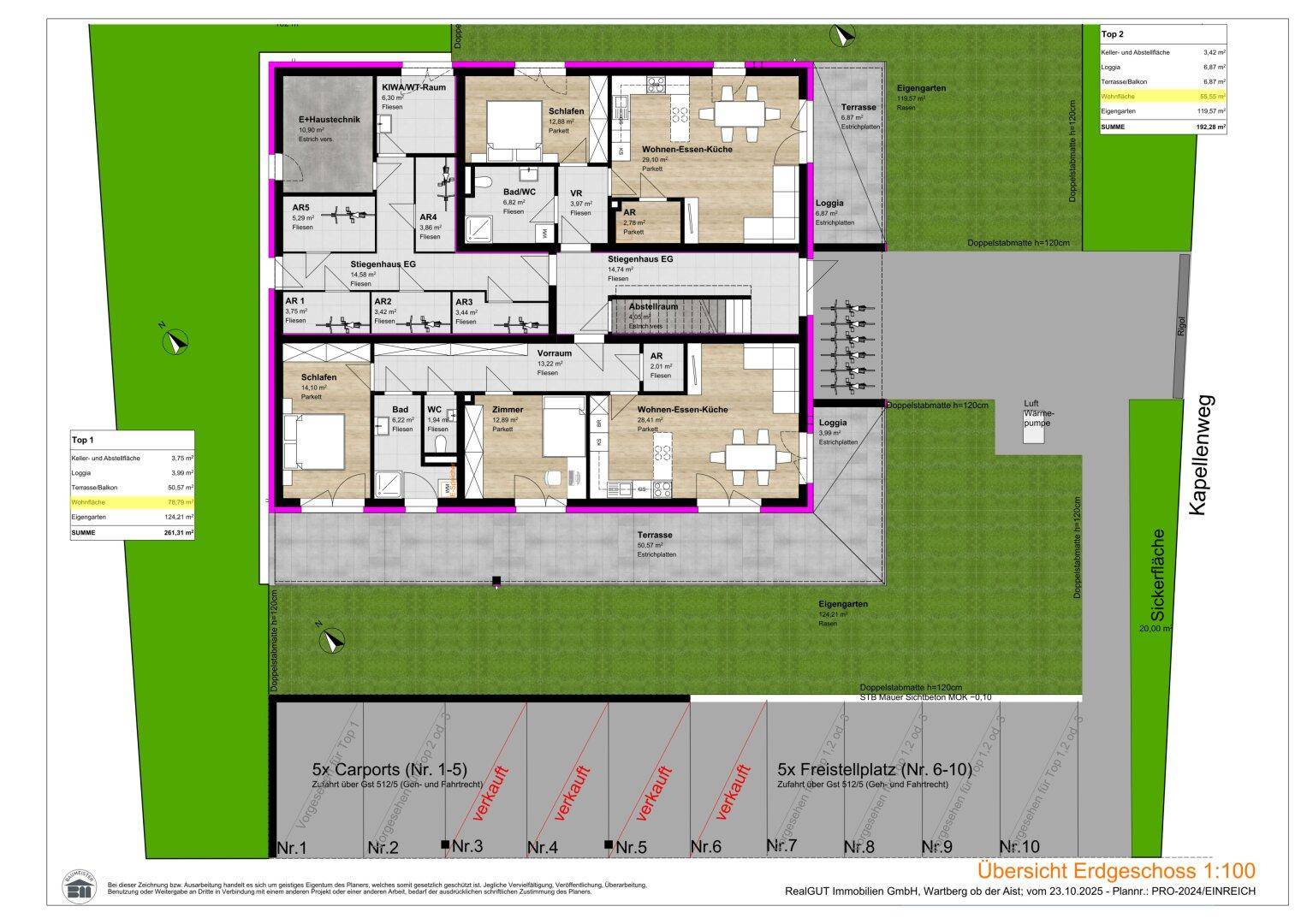Übersichtsgrundriss des Erdgeschosses mit mehreren Wohneinheiten, Carports und Freistellplätzen.