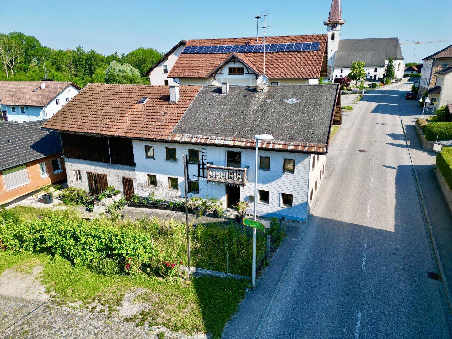 Bastlerhit in Pattigham! Sanierungsbedürftiges Haus mit großer Garage/Werkstatt - Ansicht 3