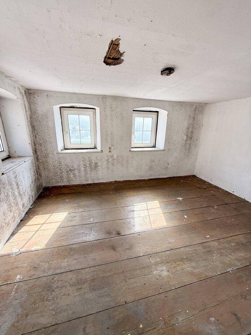 Bastlerhit in Pattigham! Sanierungsbedürftiges Haus mit großer Garage/Werkstatt - Ansicht 6