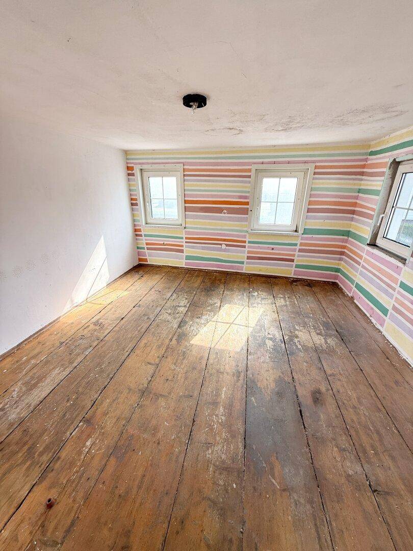 Bastlerhit in Pattigham! Sanierungsbedürftiges Haus mit großer Garage/Werkstatt - Ansicht 5