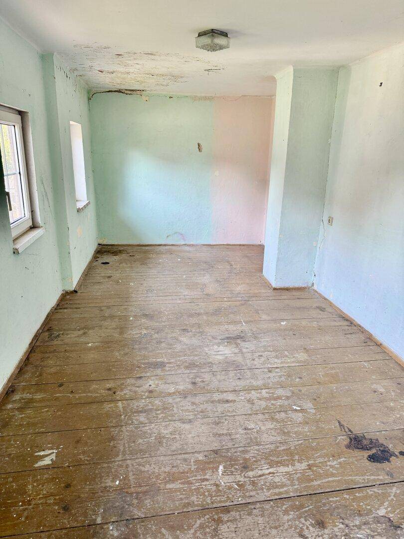 Bastlerhit in Pattigham! Sanierungsbedürftiges Haus mit großer Garage/Werkstatt - Mehr