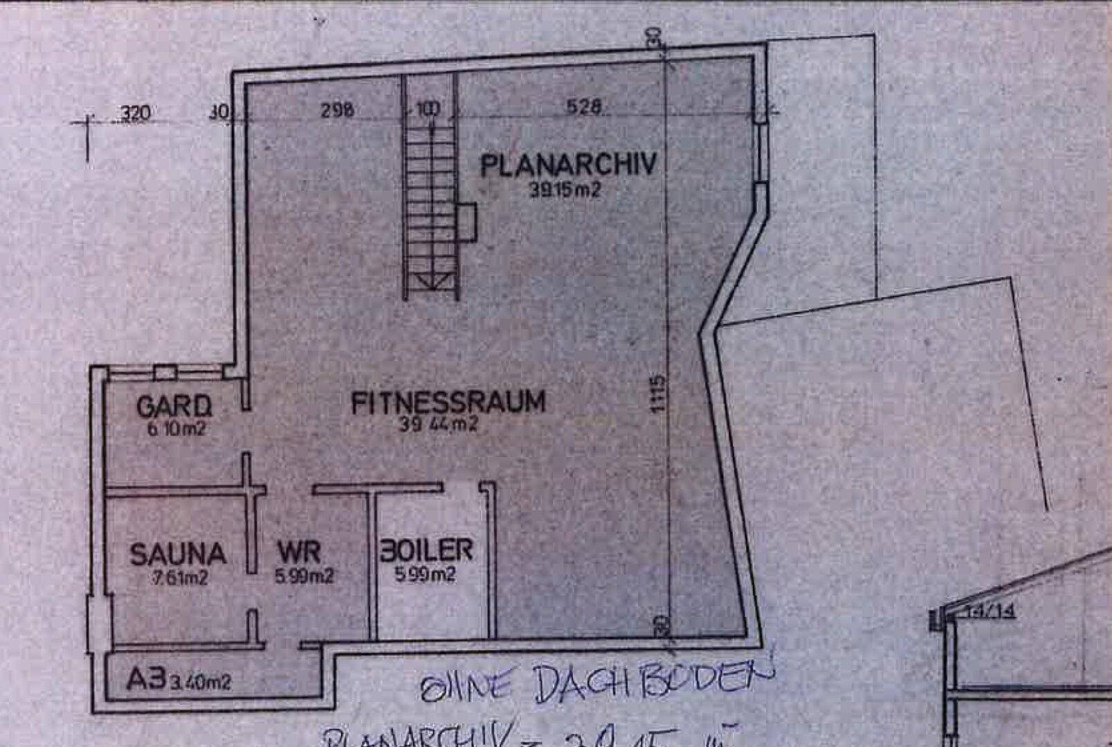 Grundriss des Untergeschosses mit Fitnessraum, Sauna und Archivbereich.