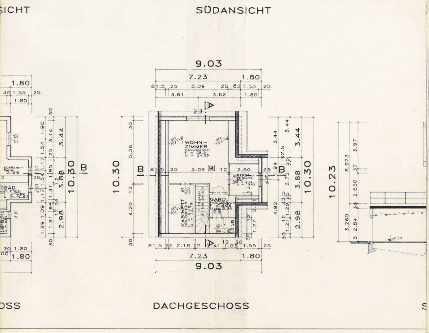 Grundriss des Dachgeschosses mit Wohnzimmer, Kabinett und Badezimmer.