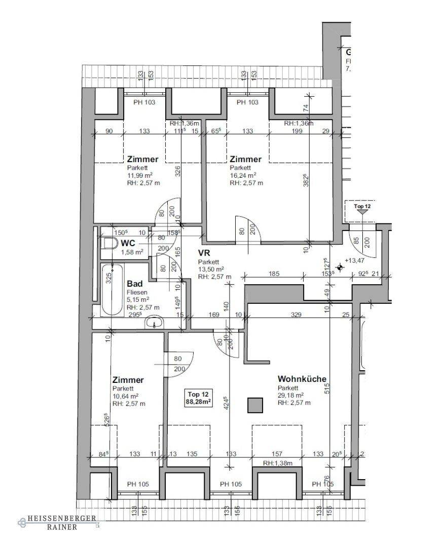 Grundriss einer Wohnung mit mehreren Zimmern, Bad, WC und Wohnküche.