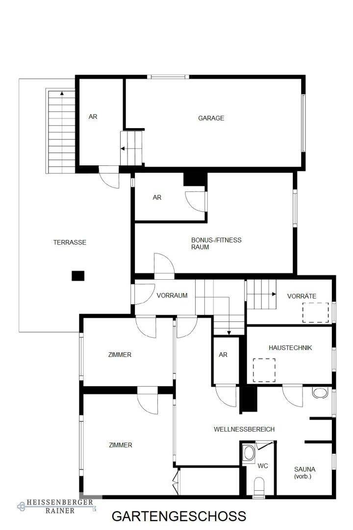 Grundriss des Gartengeschosses mit Zimmern, Garage, Wellnessbereich und Sauna.