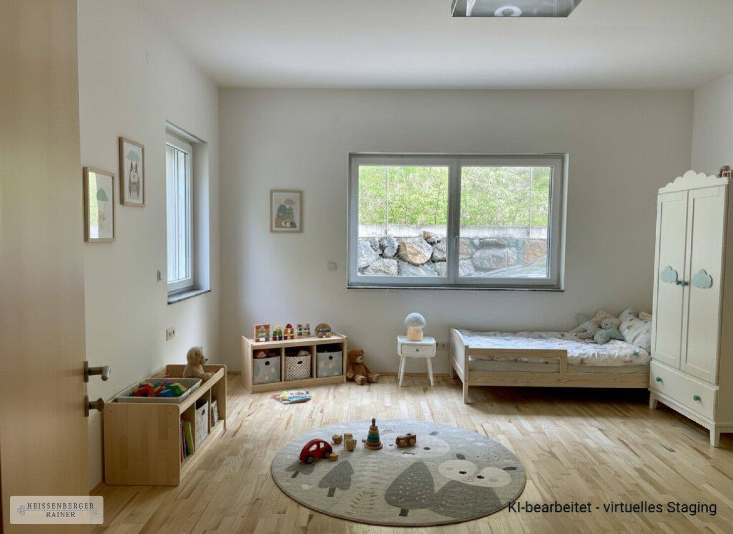 Virtuell inszeniertes Kinderzimmer mit Holzboden, Spielzeug und Blick ins Grüne.