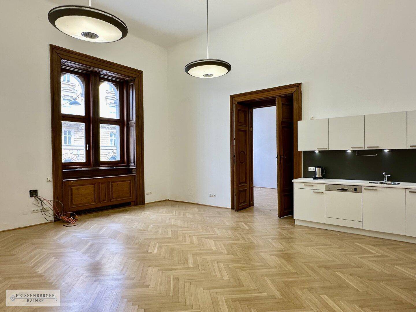 PRÄCHTIGES ALTBAUBÜRO /// SOFORT EINZUGSBEREIT /// VIER ZIMMER, VIER EINGÄNGE - Widok 2