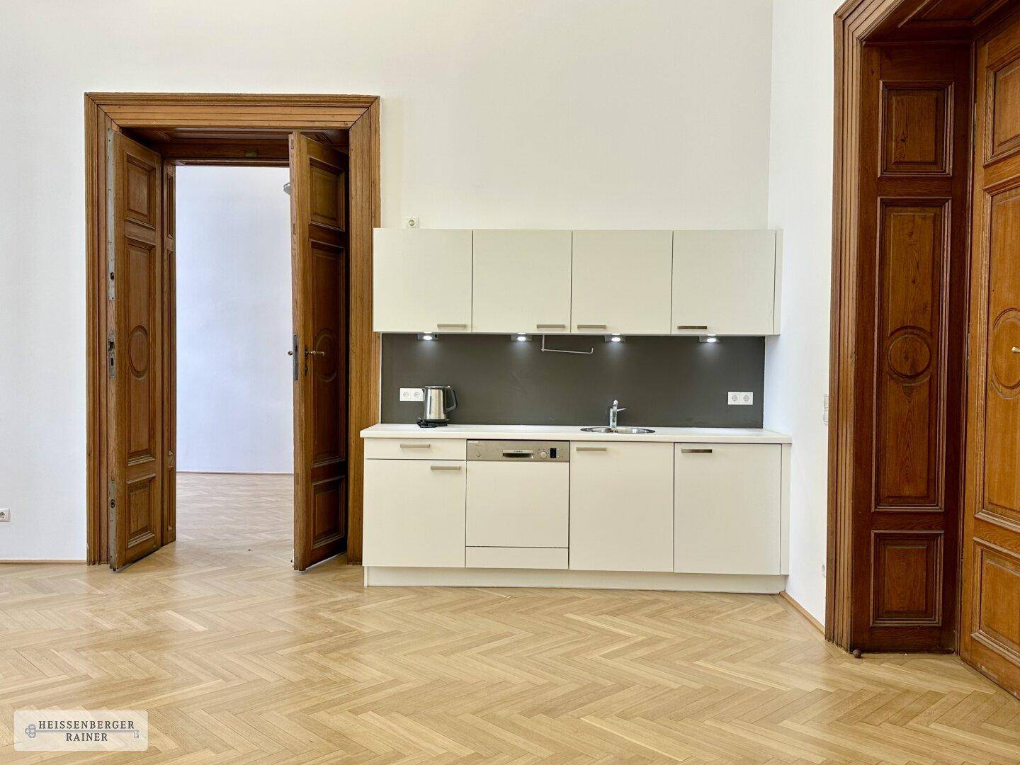 PRÄCHTIGES ALTBAUBÜRO /// SOFORT EINZUGSBEREIT /// VIER ZIMMER, VIER EINGÄNGE - Widok 3