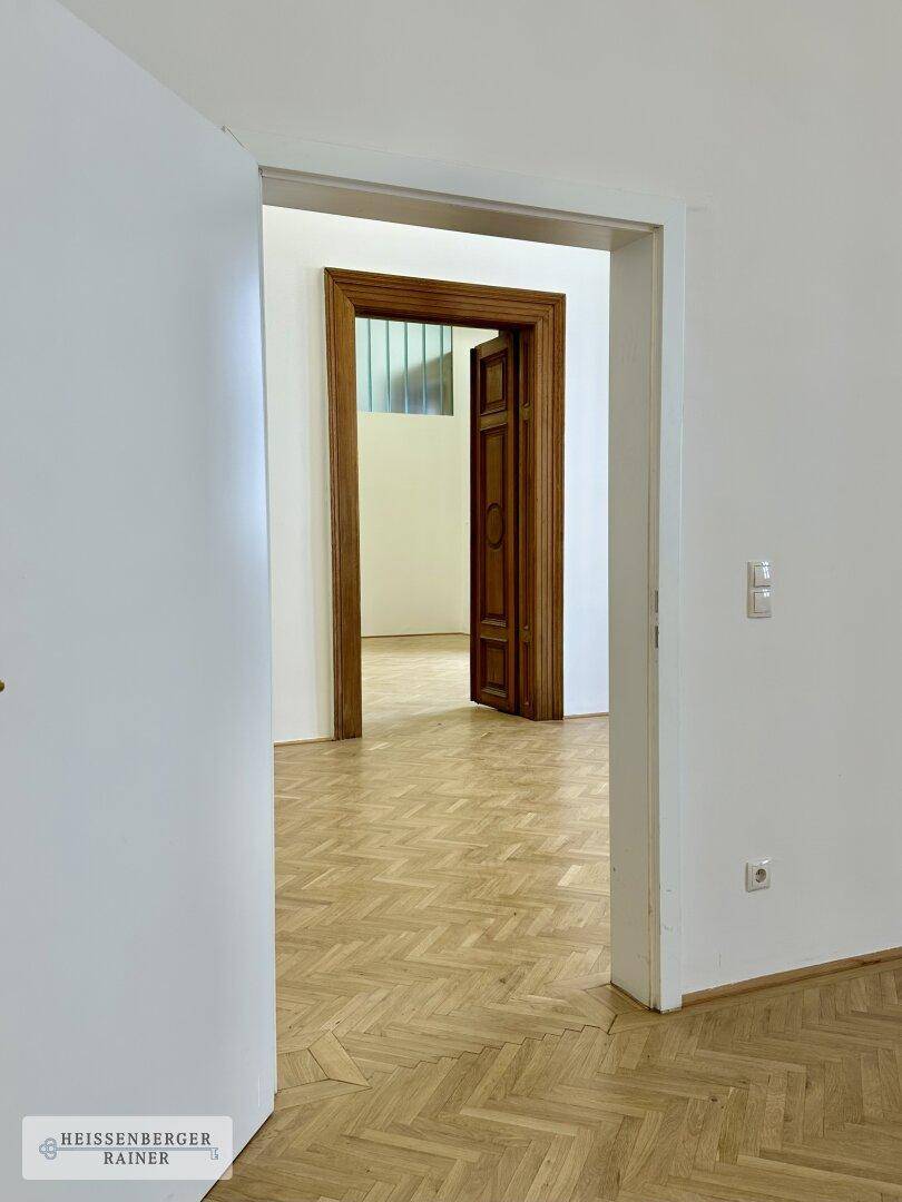 PRÄCHTIGES ALTBAUBÜRO /// SOFORT EINZUGSBEREIT /// VIER ZIMMER, VIER EINGÄNGE - Widok 6