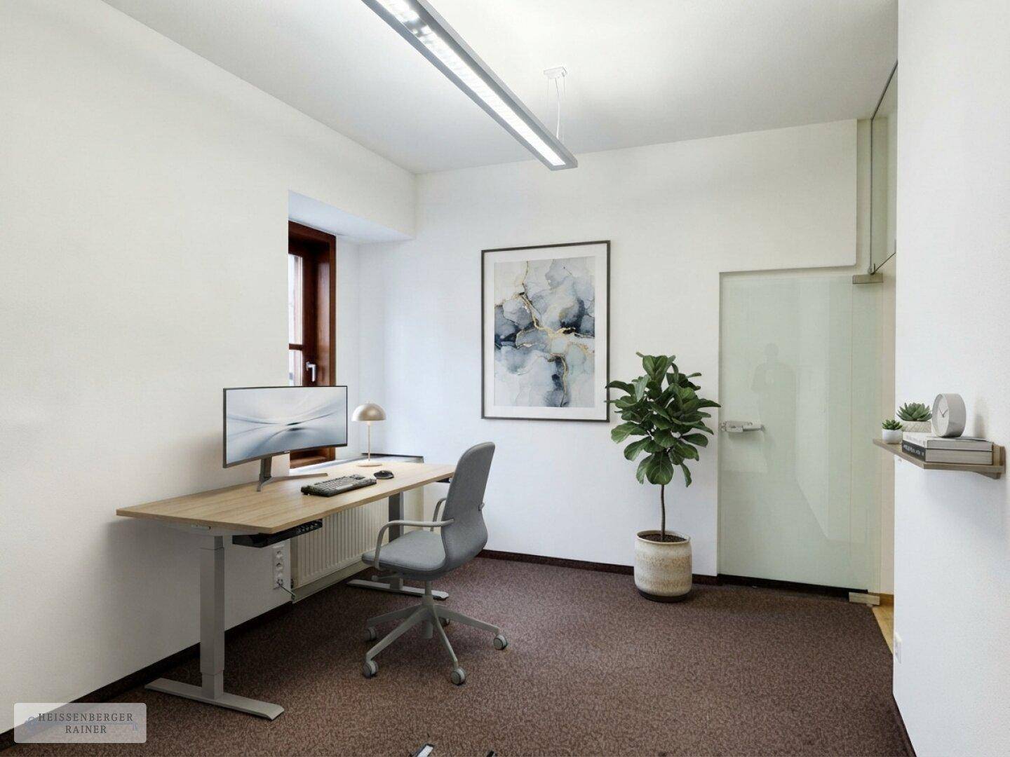 Einzelbüro mit Teppichboden, höhenverstellbarem Schreibtisch und moderner Kunst an der Wand.