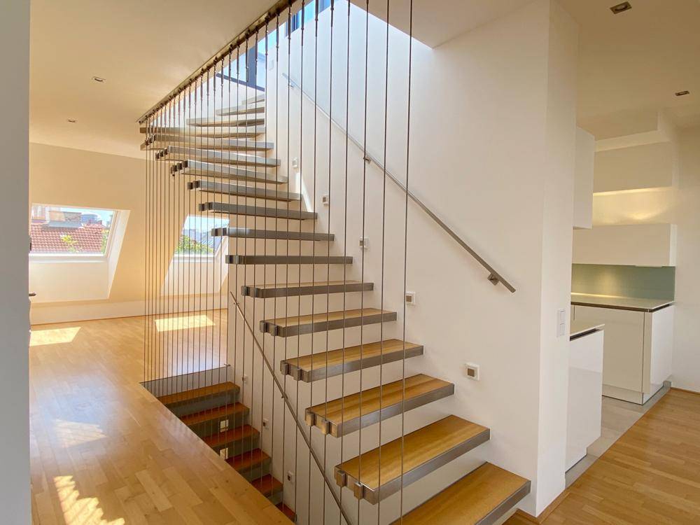 Top 9 Treppe oben