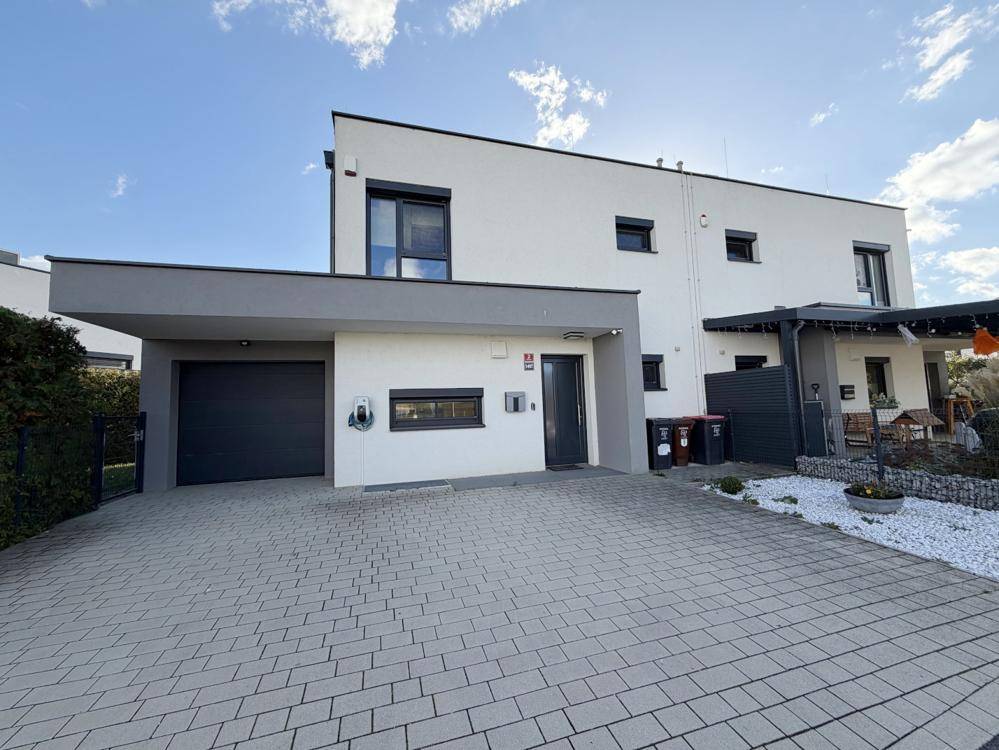 Haus_Parkplatz
