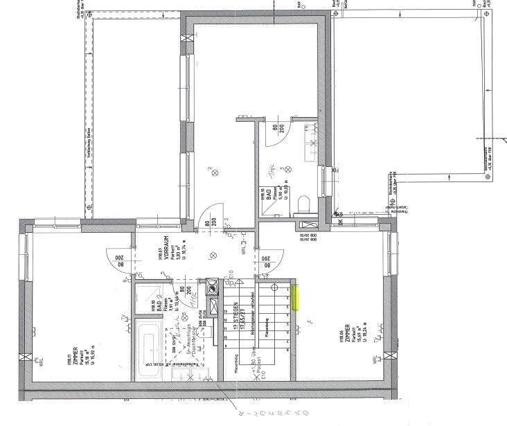 Grundriss des Obergeschosses mit Schlafzimmern, Badezimmer und Flur, inklusive Treppenaufgang.