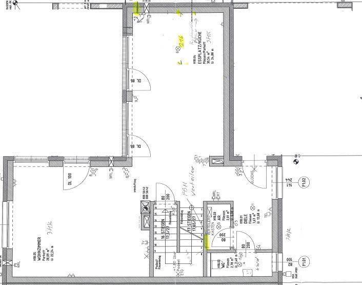 Grundriss des Erdgeschosses mit Wohnzimmer, offener Küche, Essbereich und Gäste-WC.