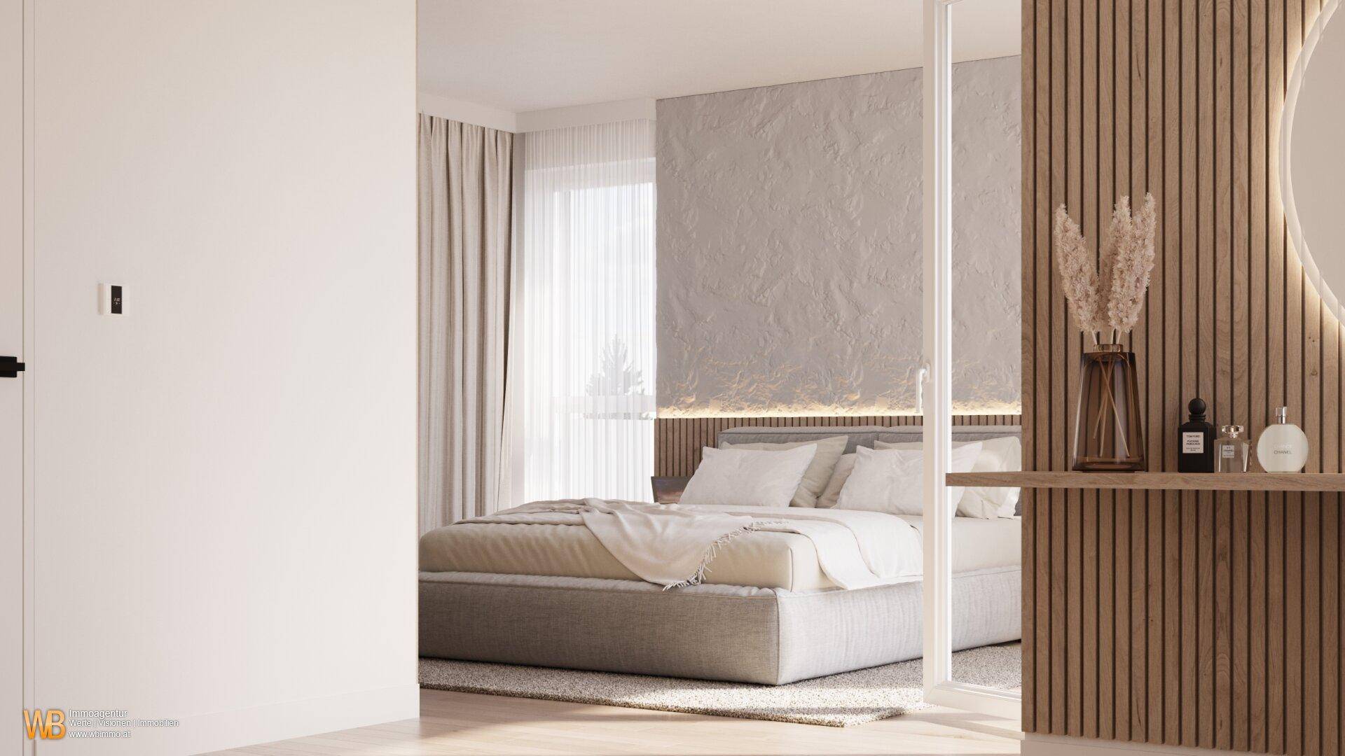 Helles Schlafzimmer mit stilvoller Einrichtung, Holzwandpaneelen und großem Spiegel.