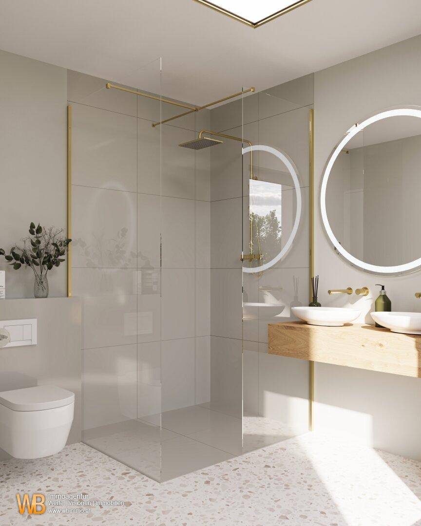 Elegantes Badezimmer mit großer begehbarer Dusche, Doppelwaschbecken und Tageslicht durch ein Fenster.