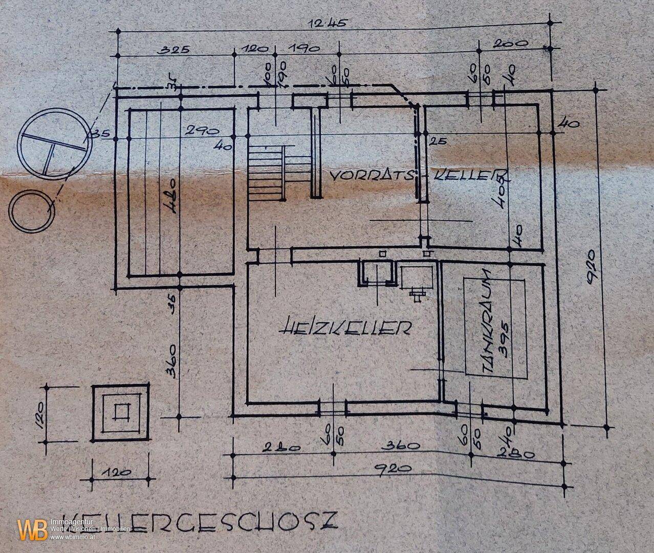Handgezeichneter Grundriss des Kellergeschosses mit Heizkeller und Vorratskeller.