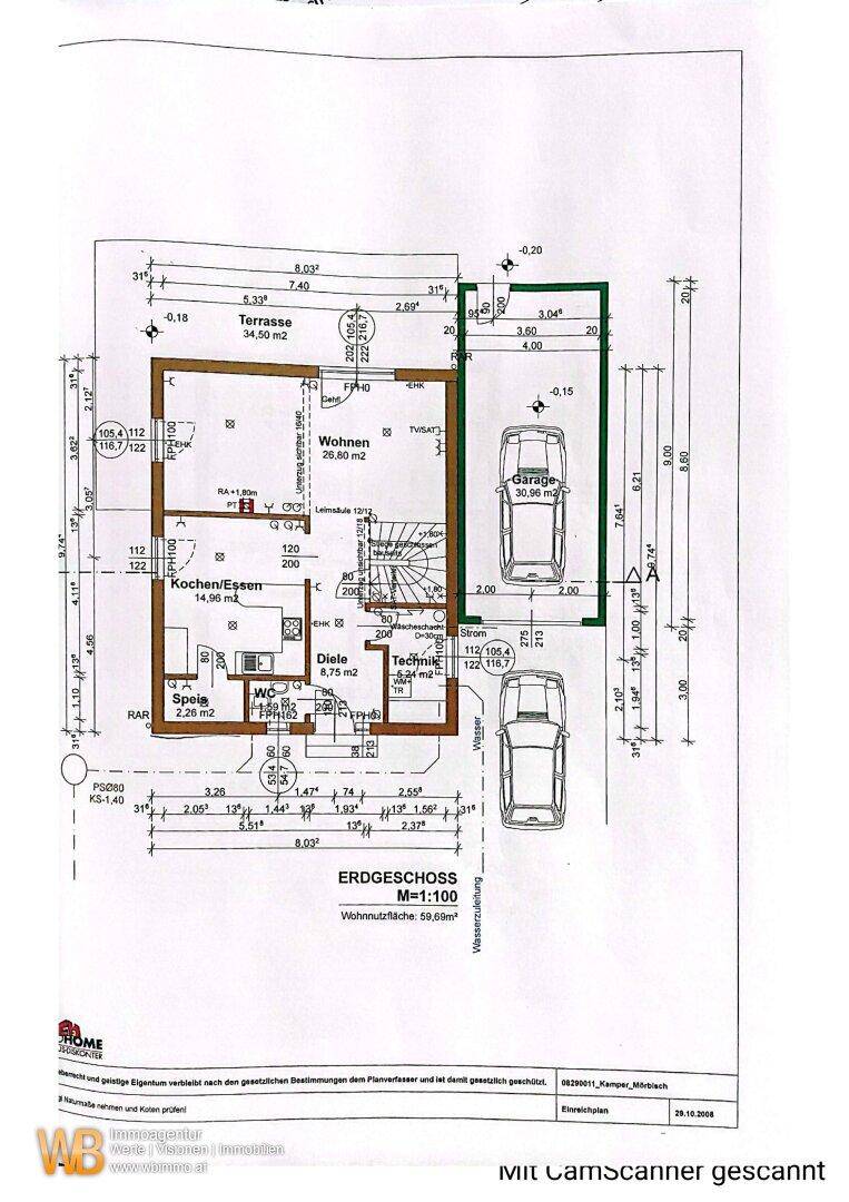 Grundriss des Erdgeschosses mit offenem Wohn-Essbereich, Küche, WC und großer Terrasse.